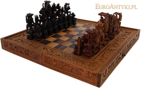 komplet 32 ręcznie rzeźbionych figur z drewna