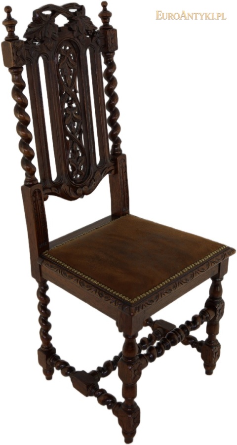 antyczne krzesło dębowe z brązowym zamszowym siedziskiem w ujęciu z przodu i boku