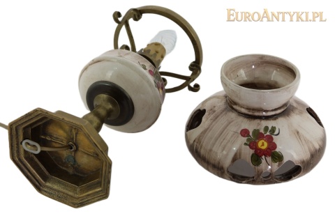 spód brązowej podstawy i zdjęty ceramiczny klosz