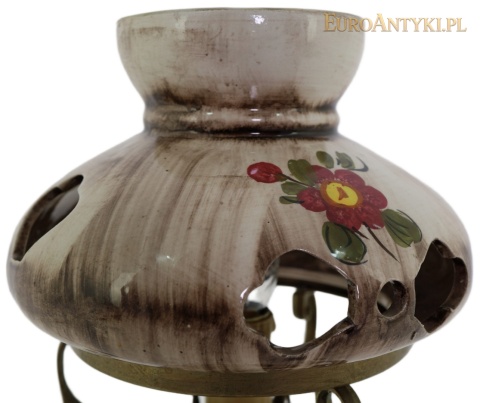 ręcznie malowany kwiat na ażurowym ceramicznym kloszu