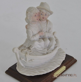 WŁOSKA FIGURKA PARA ZAKOCHANYCH NA LODZI alabaster