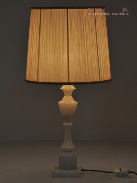 Zabytkowa alabastrowa lampa do salonu. Babcina lampka z alabastru. Antyki do domu.