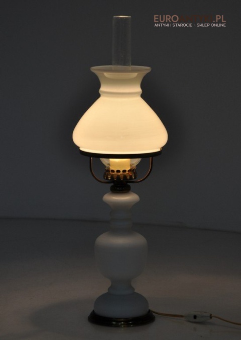 STARA BIALA SZKLANA LAMPKA LAMPA Z BIALEGO SZKLA