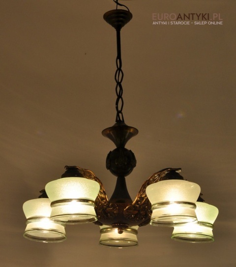 Antyk secesyjny żyrandol do salonu. Zielone klosze z epoki.