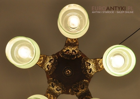 Antyk secesyjny żyrandol do salonu. Zielone klosze z epoki.