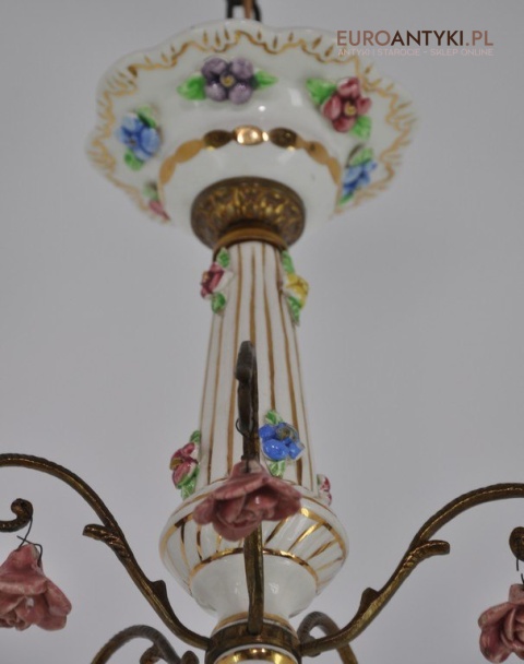 Zabytkowy żyrandol z różyczkami. Antyk do salonu, kuchni, ganku, holu, wiatrołapu.