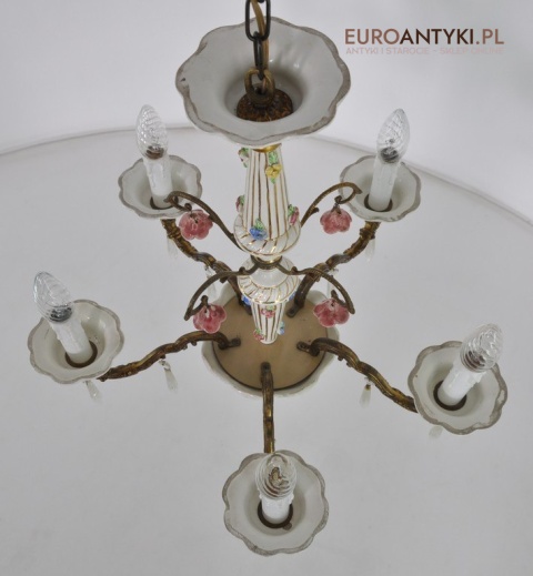 Zabytkowy żyrandol z różyczkami. Antyk do salonu, kuchni, ganku, holu, wiatrołapu.