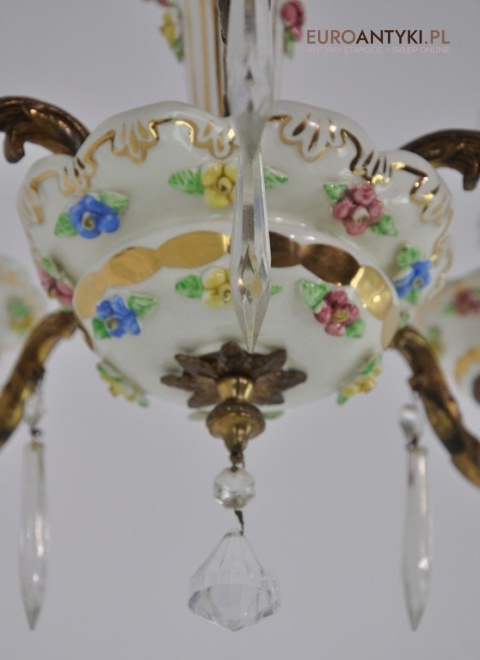 Zabytkowy żyrandol z różyczkami. Antyk do salonu, kuchni, ganku, holu, wiatrołapu.