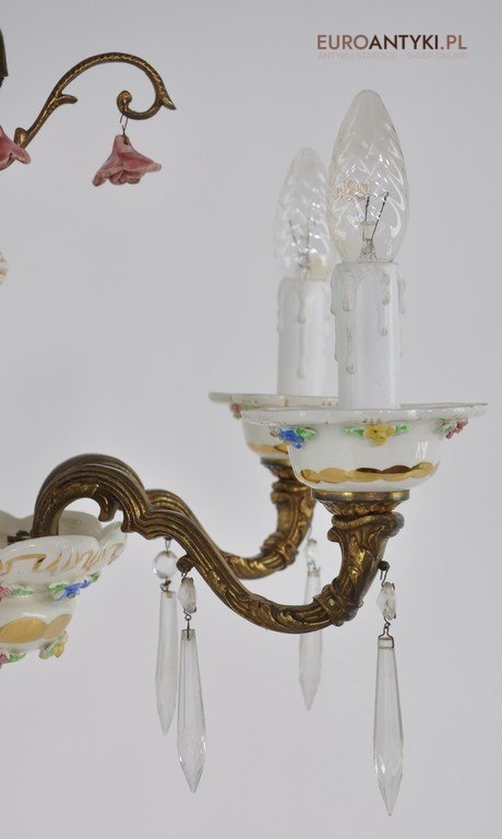 Zabytkowy żyrandol z różyczkami. Antyk do salonu, kuchni, ganku, holu, wiatrołapu.