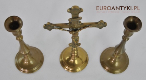 SWIECZNIKI I STARY KRZYZ Z JEZUSEM CHRYSTUSEM x