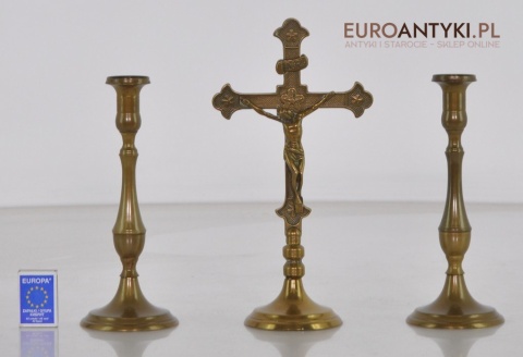 SWIECZNIKI I STARY KRZYZ Z JEZUSEM CHRYSTUSEM x