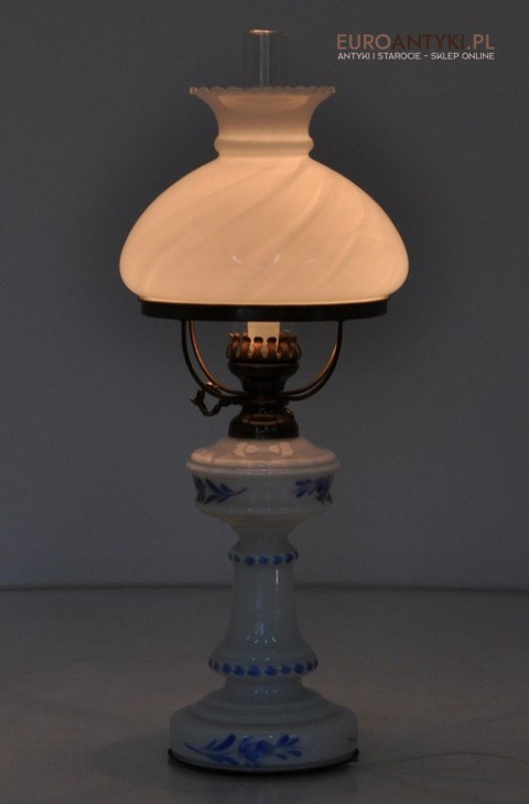 STARA SZKLANA BIALA LAMPKA LAMPA ZE SZKLA x