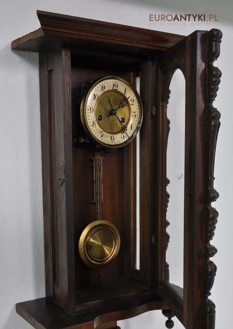 STARY SPRAWNY ZEGAR WISZACY NA SCIANE SCIENNY