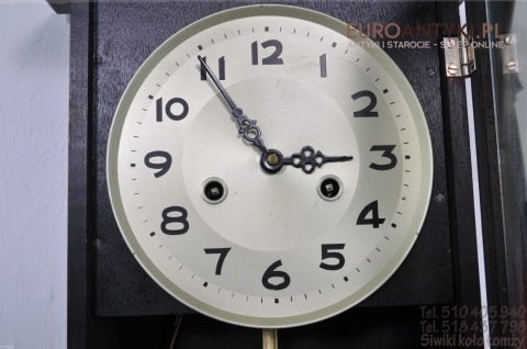 STARY MUZEALNY ZEGAR WISZACY NA SCIANE SCIENNY
