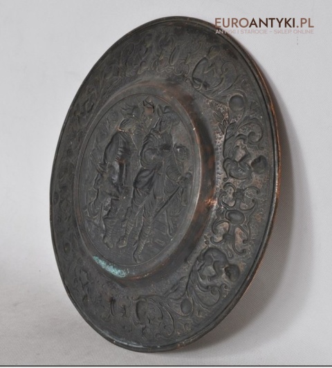 OZDOBNY MIEDZIANY TLOCZONY TALERZ DO ZAMKU GOSPODY