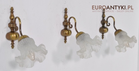 KLASYCZNE KINKIETY Z KLOSZAMI KINKIET Z KLOSZEM x