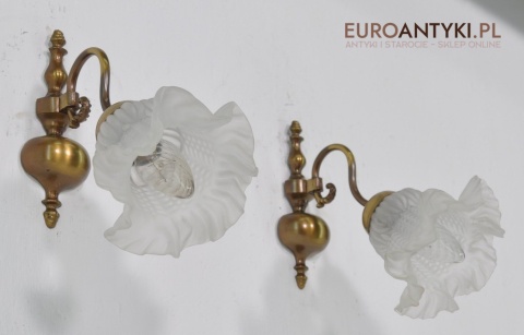 KLASYCZNE KINKIETY Z KLOSZAMI KINKIET Z KLOSZEM x