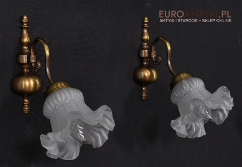 KLASYCZNE KINKIETY Z KLOSZAMI KINKIET Z KLOSZEM x