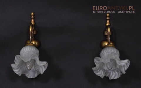 KLASYCZNE KINKIETY Z KLOSZAMI KINKIET Z KLOSZEM x