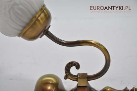 KLASYCZNE KINKIETY Z KLOSZAMI KINKIET Z KLOSZEM x