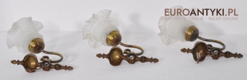 KLASYCZNE KINKIETY Z KLOSZAMI KINKIET Z KLOSZEM x