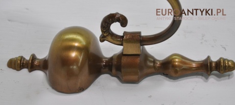 KLASYCZNE KINKIETY Z KLOSZAMI KINKIET Z KLOSZEM x