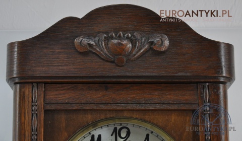 Antyczny zegar skrzyniowy do muzeum dworu zabytkowego wystroju antyk