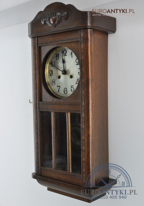 Antyczny zegar skrzyniowy do muzeum dworu zabytkowego wystroju antyk