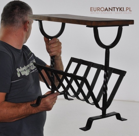 STOJACZEK STOLIK STOLICZEK GAZETNIK GAZECIAK WYKONANY Z KUTEGO METALU RUSTYKALNY