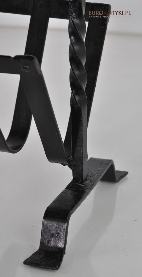 STOJACZEK STOLIK STOLICZEK GAZETNIK GAZECIAK WYKONANY Z KUTEGO METALU RUSTYKALNY