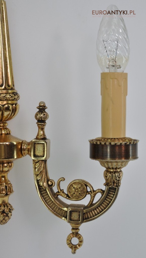 antyczne oświetlenie na ściane