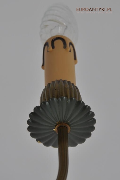 Empire klasyczny stary żyrandol. Empir Retro Vintage stara lampa sufitowa.