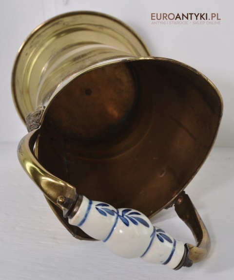 mosiężny śmietnik