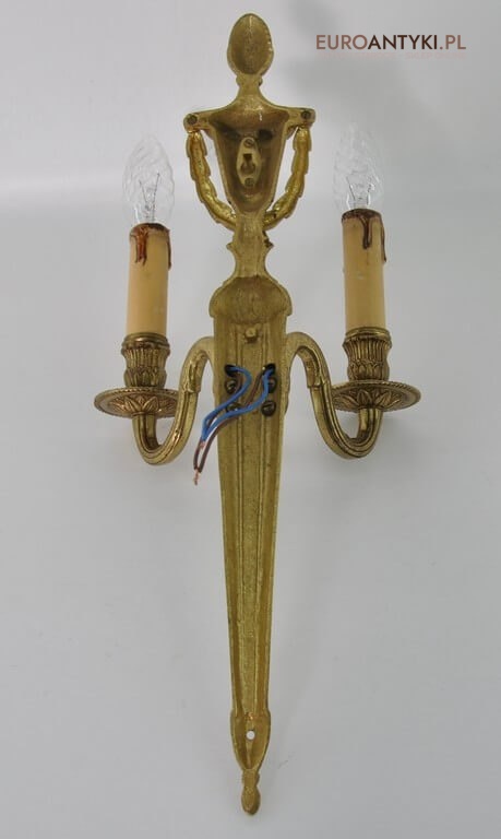 montaż starej lampy