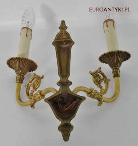 montaż starej lampy