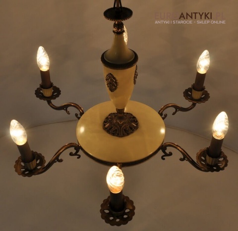 salonowy żyrandol