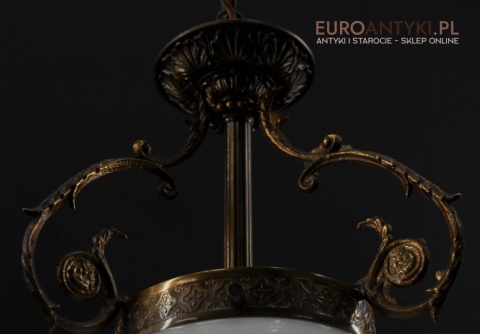 Klasyczny zwis. Lampa wisząca do ganku holu. Biala szklana kula.