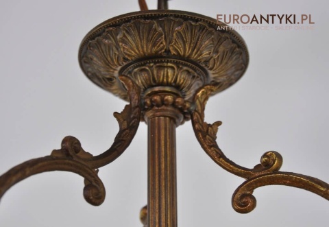 Klasyczny zwis. Lampa wisząca do ganku holu. Biala szklana kula.