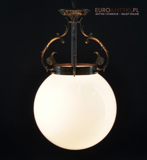 Klasyczny zwis. Lampa wisząca do ganku holu. Biala szklana kula.