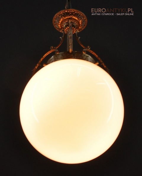 Klasyczny zwis. Lampa wisząca do ganku holu. Biala szklana kula.