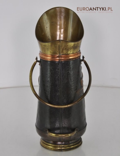 miedziany pojemnik na śmiecie