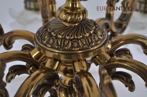 żyrandol z brązu