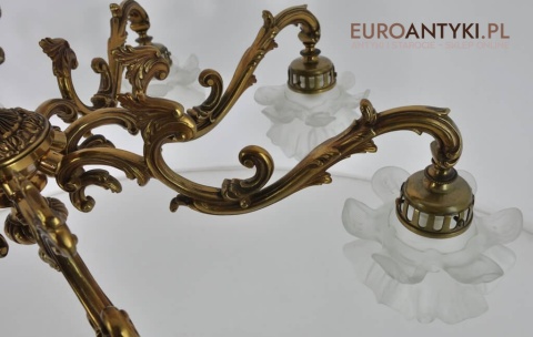 spektakularny żyrandol