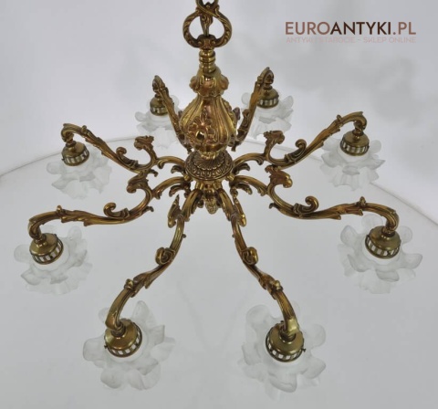 ponadczasowy żyrandol