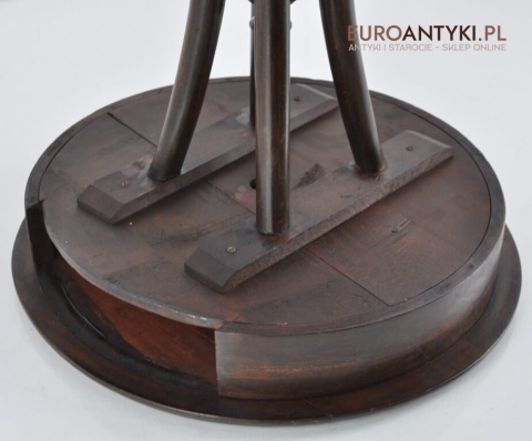 stolik muzealny okaz