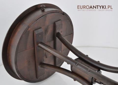 zabytkowy okrągły stoliczek