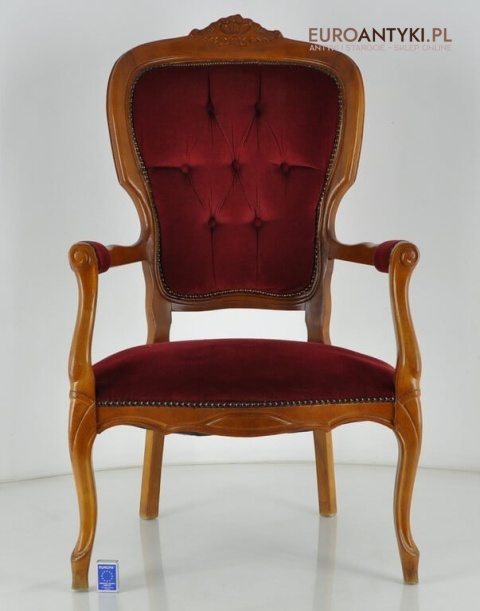 pikowane bordowe krzesło