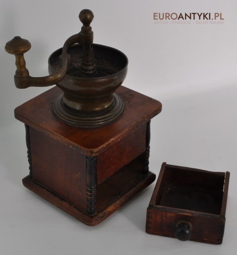 zabytkowy młynek do kawy