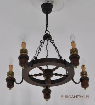 Rustykalny żyrandol do kuchni knajpy. Lampa do skansenu karczmy pubu baru.