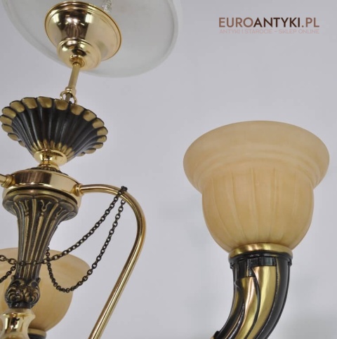 ponadczasowy żyrandol